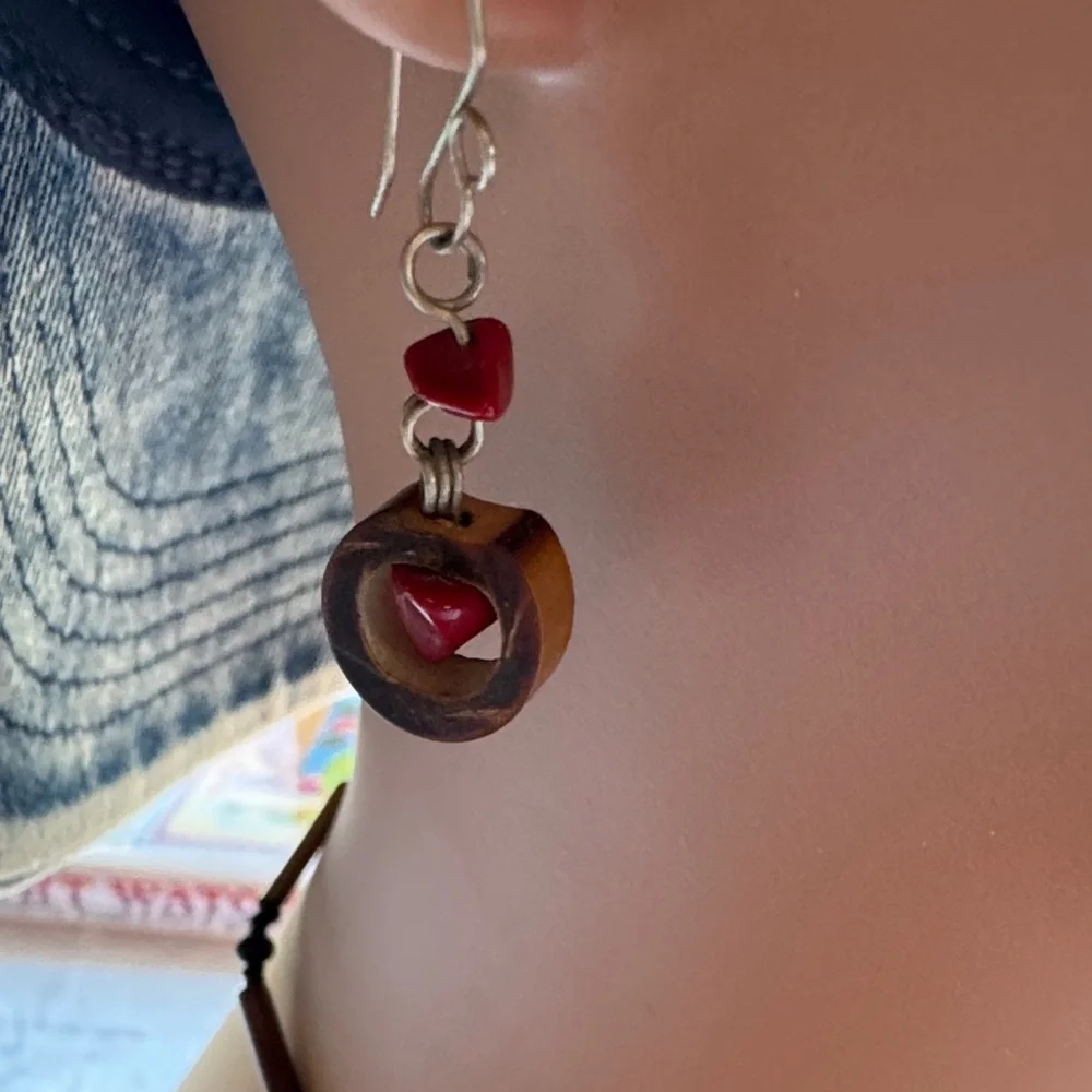 Handcrafted Red Flower Pendant Necklace and Earrings Set - Picture 3 of 4